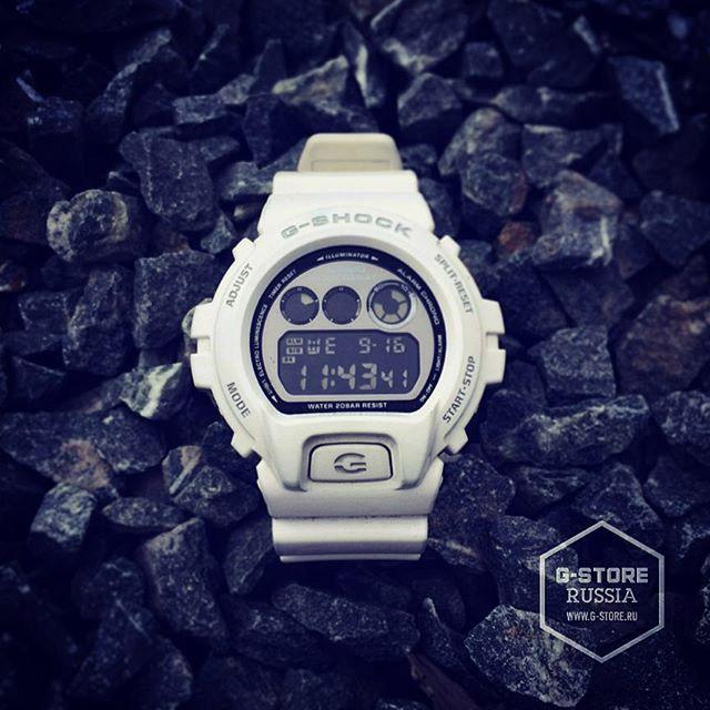 Casio DW-6900NB-7ER