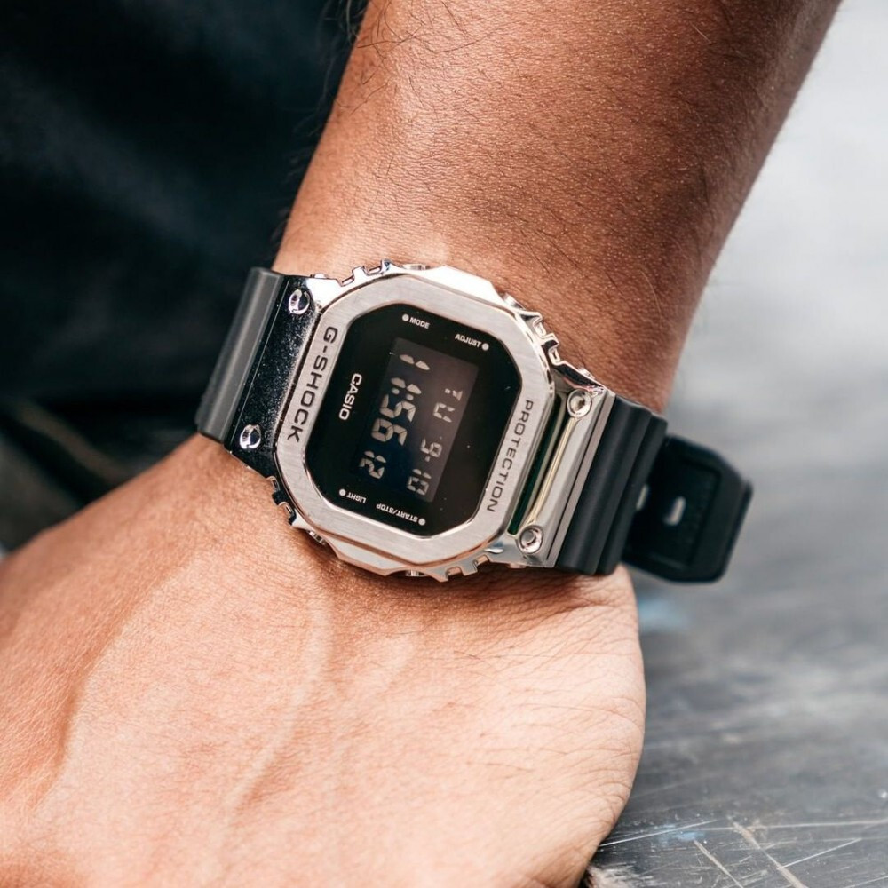 Casio GM-5600-1ER
