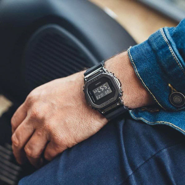 Casio GM-5600B-1ER