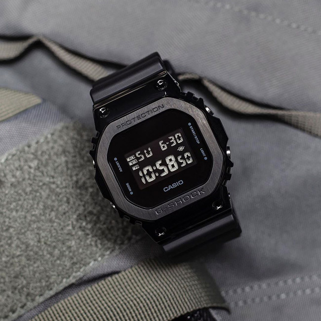 Casio GM-5600B-1ER