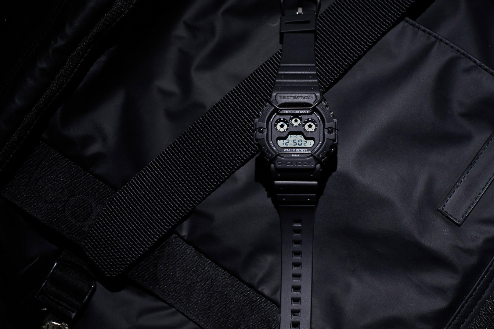 Casio DW-5900NH-1D