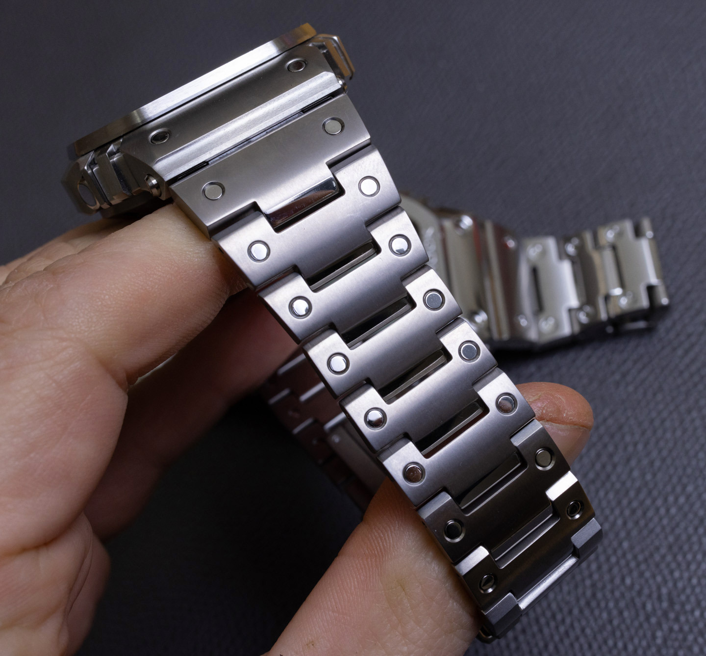 Casio MRG-B5000D-1E