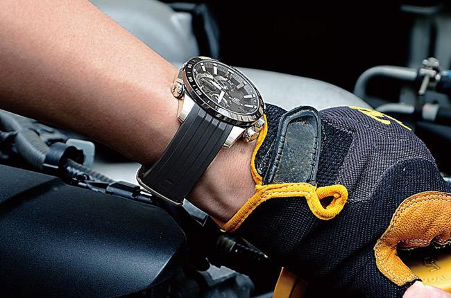 Casio EQB-800BR-1AER