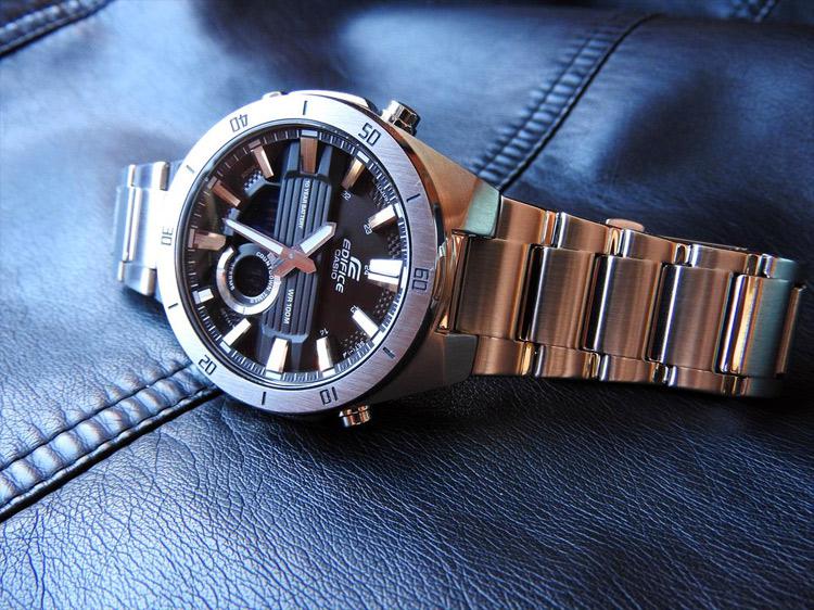 Casio ERA-110D-1AVEF
