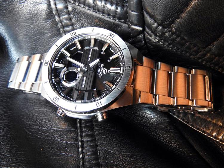 Casio ERA-110D-1AVEF