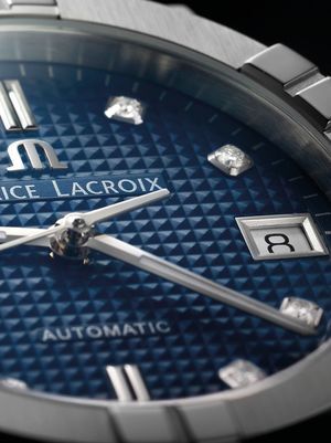 Maurice lacroix AI6006-SS002-450-1