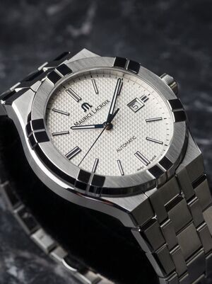 Maurice lacroix AI6008-SS002-130-1