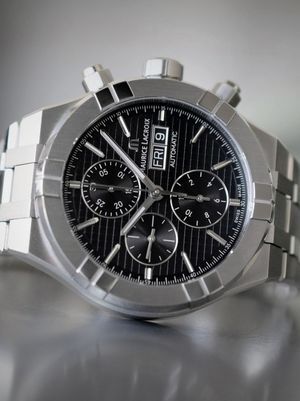 Maurice lacroix AI6038-SS002-330-2