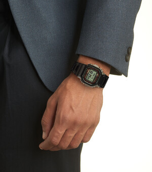Casio MRG-B5000B-1DR