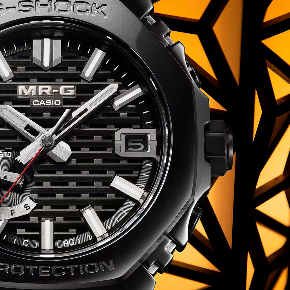 Casio MRG-B2100B-1A