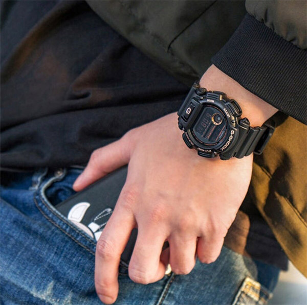 Casio DW-9052GBX-1A4